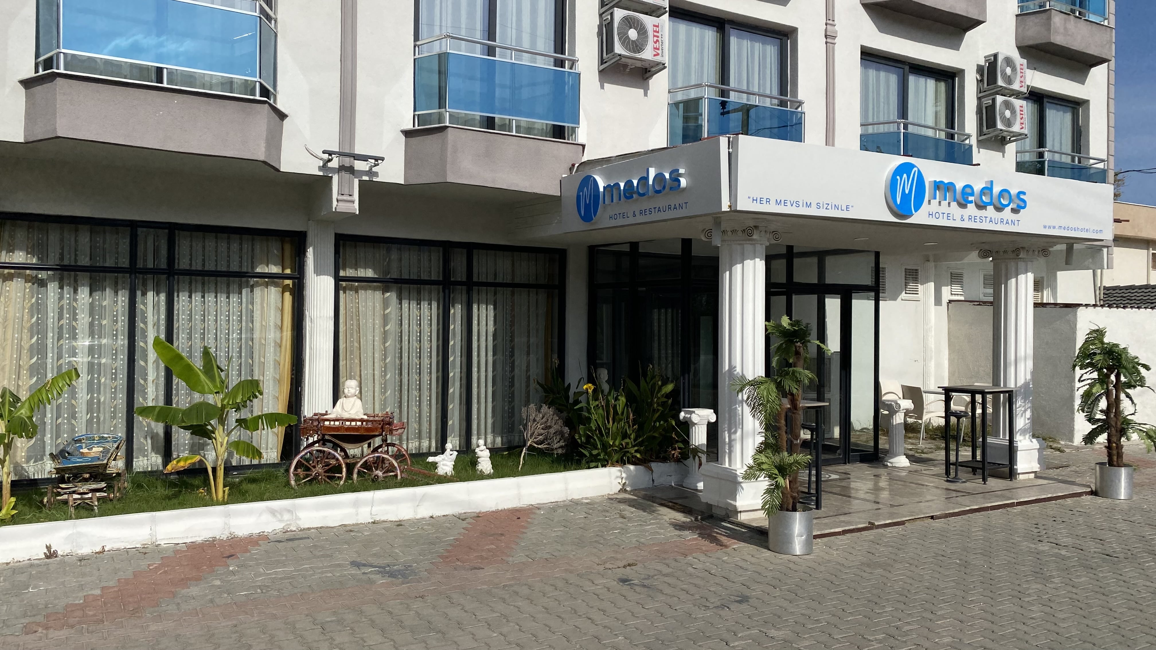 Medos Hotel Giriş