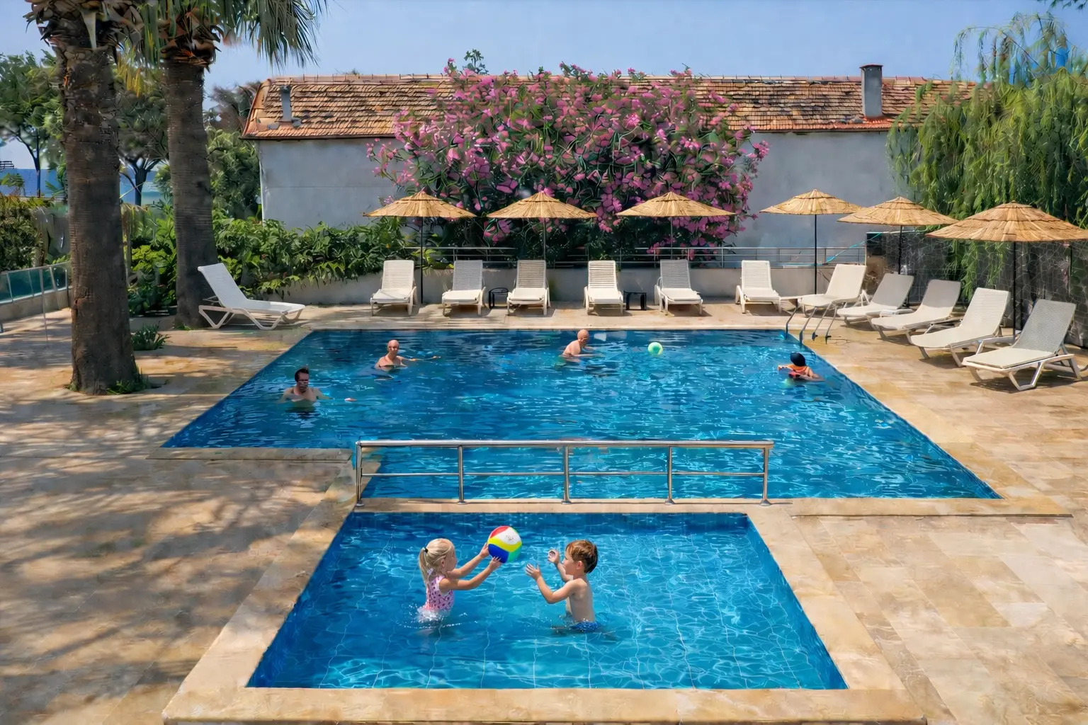 Medos Beach Hotel bahçe ve havuz Güzelçamlı