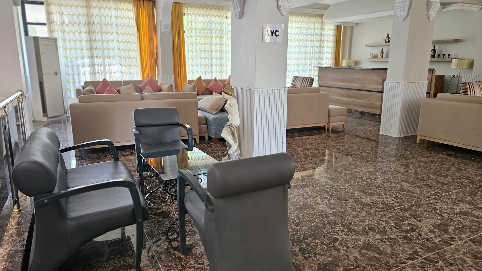 Medos Hotel Lobi