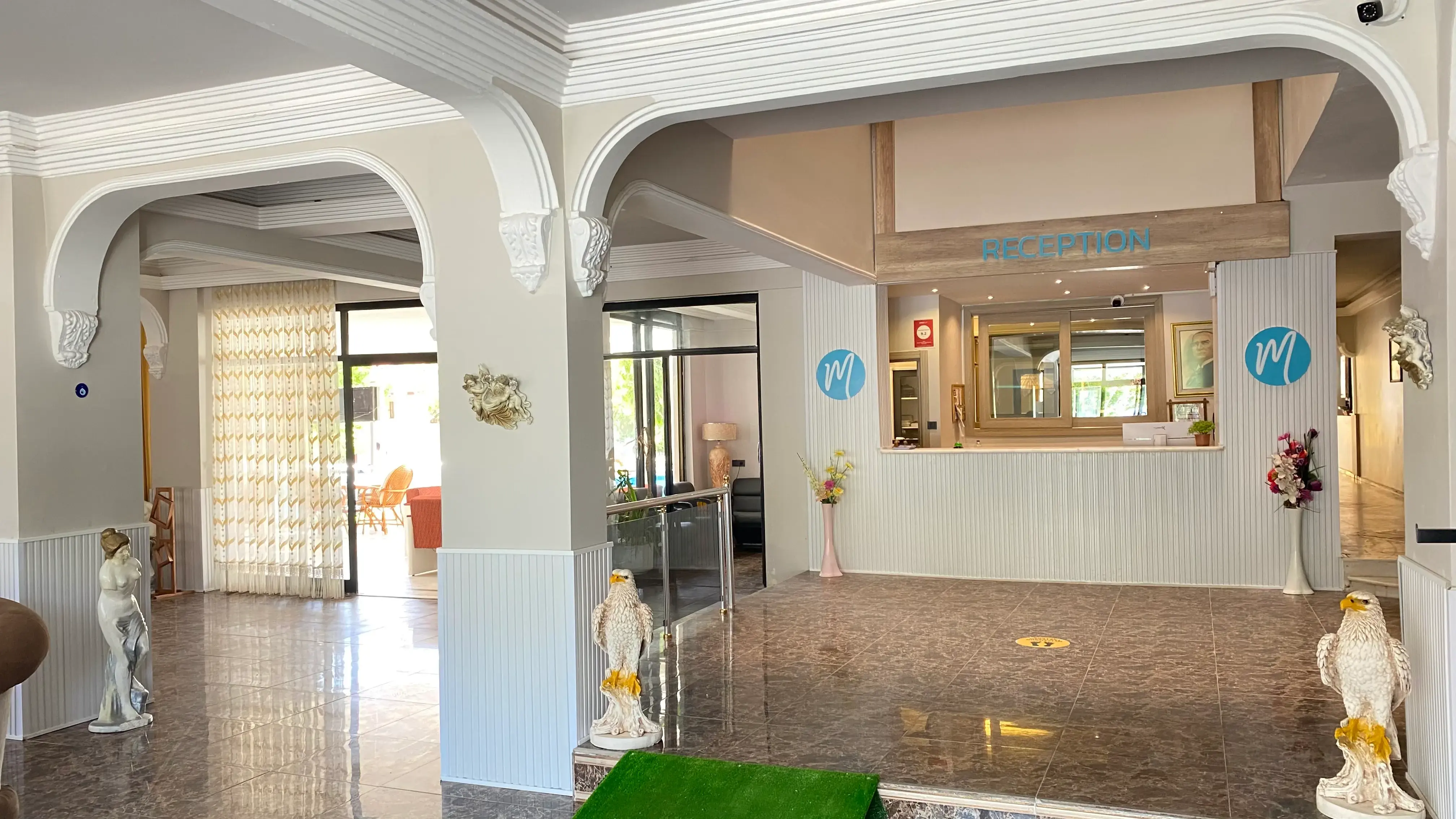 Medos Hotel Lobi